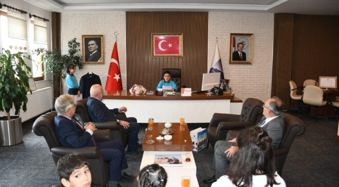 Şebinkarahisar’da Tarihi Gün: Belediye Yönetimi Minik Başkanlara Emanet