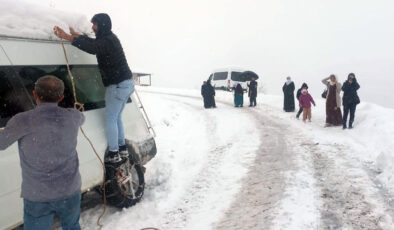 Pervari’de Kar Esareti: Ambulans ve Mahsur Kalan Araçlar İçin Seferberlik