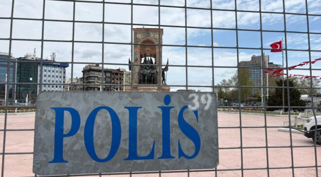Taksim Meydanı’nda 1 Mayıs Öncesi Demir Bariyerli Önlem: Meydan Kapatıldı!