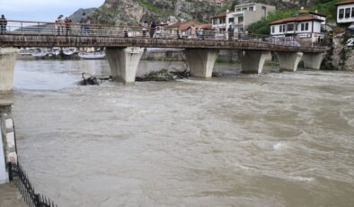 Amasya’da Kırmızı Alarm: Yeşilırmak Taştı, Gezi Yolları Sular Altında