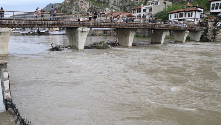 Amasya’da Kırmızı Alarm: Yeşilırmak Taştı, Gezi Yolları Sular Altında