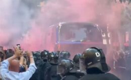 El Clasico’da Akılalmaz Hata: Barcelona Taraftarı Kendi Otobüsünü Taşladı