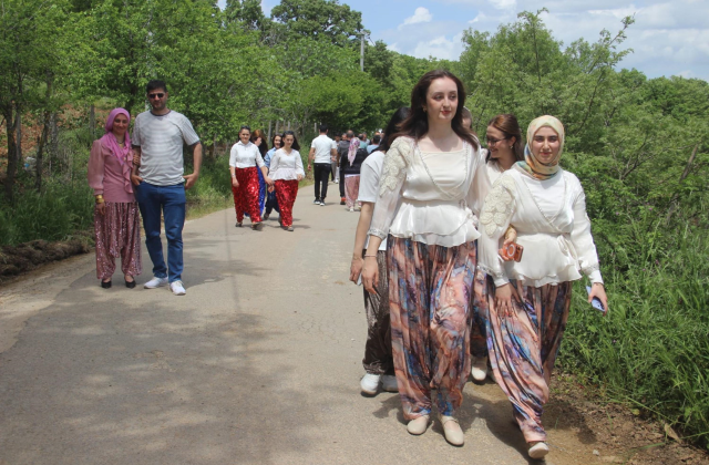80 Yıllık Gelenek Bozulmadı: Aşıklar Sokağı’nda Eş Bulma Mesaisi