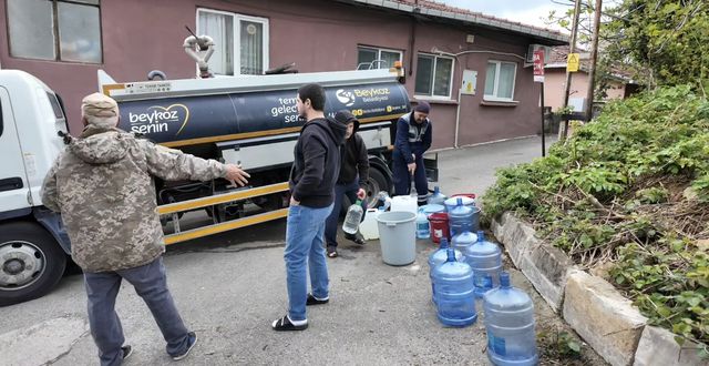 Beykoz’da Su Çilesi 4. Gününde: Vatandaşlar Ellerinde Bidonlarla Sokaklara Döküldü