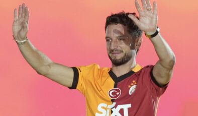 Şampiyonluk Ateşini Mertens Yaktı: Efsane İsim Ailesiyle Birlikte İstanbul’da