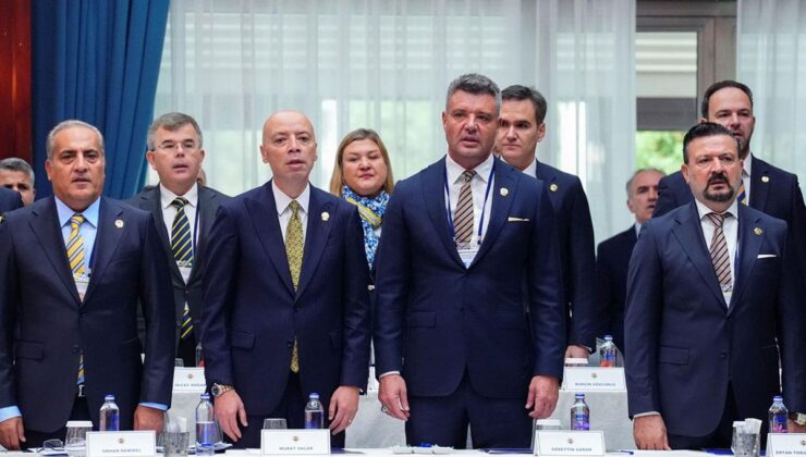 Fenerbahçe’den Şampiyonluk Sonrası Çok Sert Salvolar: Sakın Ha Sezonu Bitti