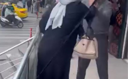 Esenyurt’ta Dehşet Anları! Yan Dükkandaki Genç Kıza Yanındaki Çocuğuna Aldırmadan Saldırdı