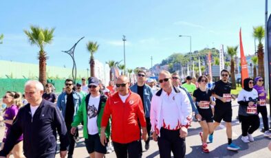 Giresun’da Büyük Maraton Heyecanı: 700’den Fazla Sporcu Sahilde Dev Yarış İçin Buluştu!