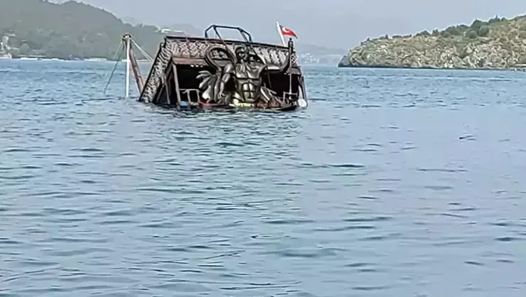 Marmaris gezi teknesi battı
