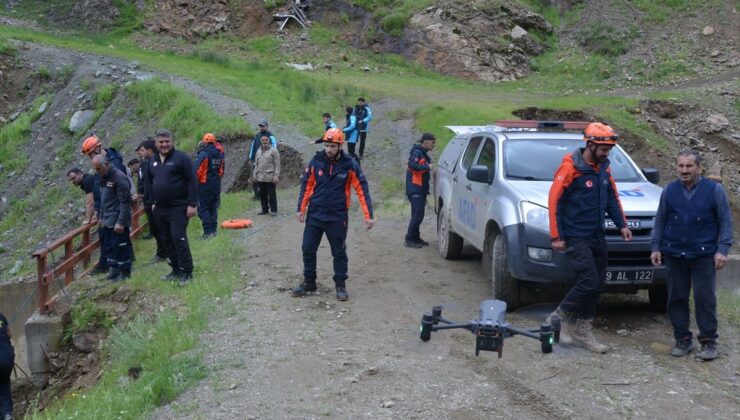 Muş’ta Dereye Düşen Kadın İçin Seferberlik: 60 Kilometrelik Alanda 5 Gündür Aranıyor!
