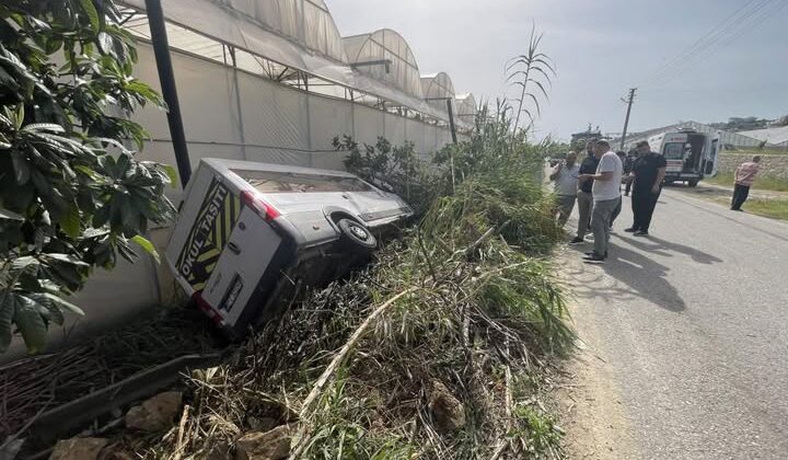 Okul Yolunda Facianın Eşiğinden Dönüldü: Servis Aracı Şarampole Devrildi
