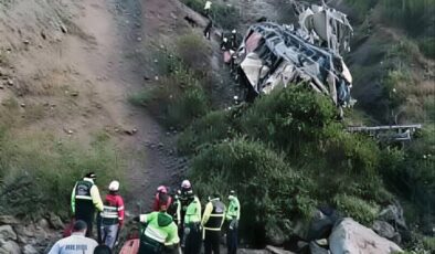 Katliam Gibi Kaza: Yolcu Otobüsü Uçuruma Yuvarlandı En Az 23 Can Kaybı
