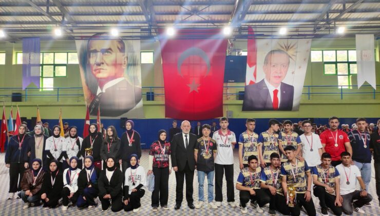 Şebinkarahisar’da 19 Mayıs Coşkusu: Gençlerin Gösterileri Büyük Alkış Aldı