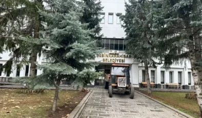 Şebinkarahisar’da Tarihi Dönüşüm: Eski Belediye Binası Yıkılıyor Yerine Modern Proje Geliyor
