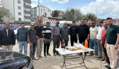 Suşehri’nde Bayram Mesaisi: Başkan Kayaoğlu’ndan İşçilere Tatlı Sürpriz