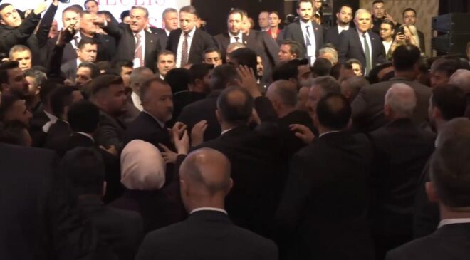 TBB Seçiminde Yumruklar Konuştu: İmamoğlu’nun Mesajı Okunurken Salon Bir Anda Karıştı!