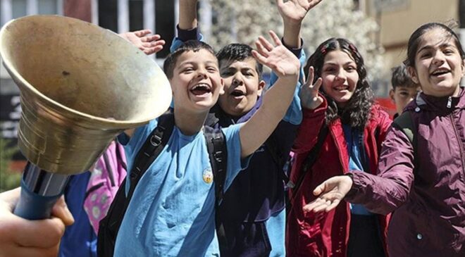Milyonlarca Öğrenciye Tatil Müjdesi: Bakan Tekin Ara Tatillerin Kaldırılacağını Açıkladı!