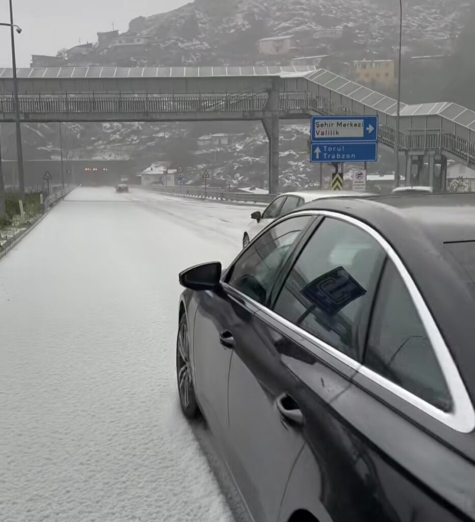 Gümüşhane kar dolu yollar kapandı
