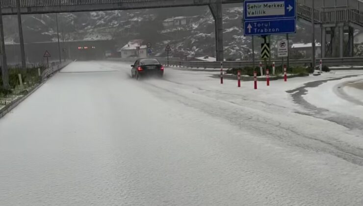 Gümüşhane’de Kar ve Dolu Yağışı Sürücüler Tünellere Sığındı Yol Ulaşıma Kapandı