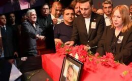 Türk Sinemasında Kapkara Gün: Dev Çınar Son Yolculuğuna Uğurlandı, O İsim İzdihamda Kaldı!