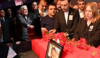 Türk Sinemasında Kapkara Gün: Dev Çınar Son Yolculuğuna Uğurlandı, O İsim İzdihamda Kaldı!