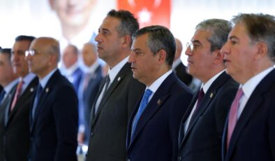 Siyasette Kartlar Yeniden Dağıtılıyor: Özgür Özel Yeni Parti’nin A Takımını ve Tüzüğünü Açıklandı