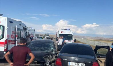 Bayburt-Demirözü Yolunda Feci Kaza: 3 Araç Çarpıştı, Çok Sayıda Yaralı Var!