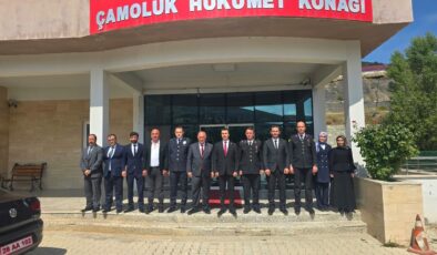 Çamoluk’ta Zafer Coşkusu: 30 Ağustos’un 104. Yıl Dönümünde Şehitlerimiz Dualarla Anıldı