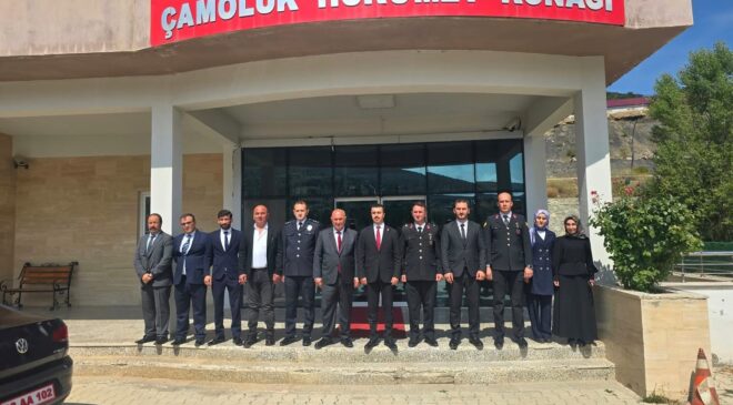 Çamoluk’ta Zafer Coşkusu: 30 Ağustos’un 104. Yıl Dönümünde Şehitlerimiz Dualarla Anıldı