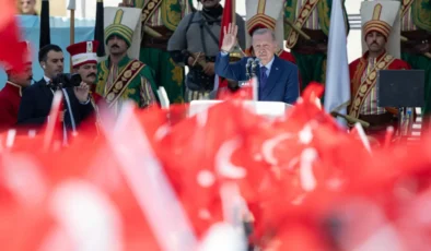Cumhurbaşkanı Erdoğan’dan Ahlat’ta Kararlılık Mesajı: “Bizim de Bir Hesabımız Var”