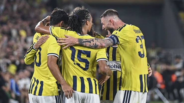 Fenerbahçe Kadıköy’de Avantajı Kaptı: Sturm Graz’ı 2-0 Devirdi