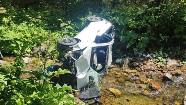 Giresun’da Korkutan Kaza: Otomobil Dereye Devrildi, 6 Kişi Yaralandı