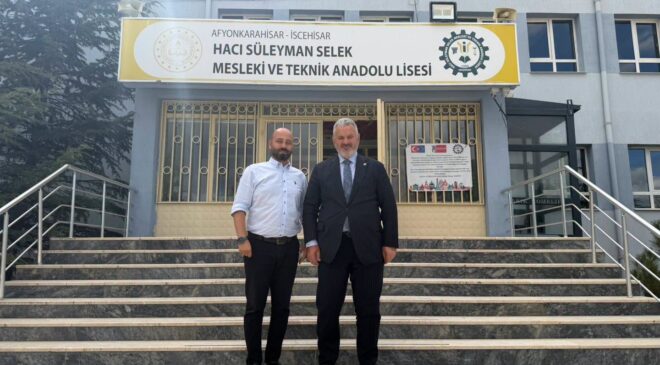 Hasan Turan’dan Anlamlı Ziyaret: İscehisar’da Gençlerle ve Eğitimcilerle Bir Araya Geldi