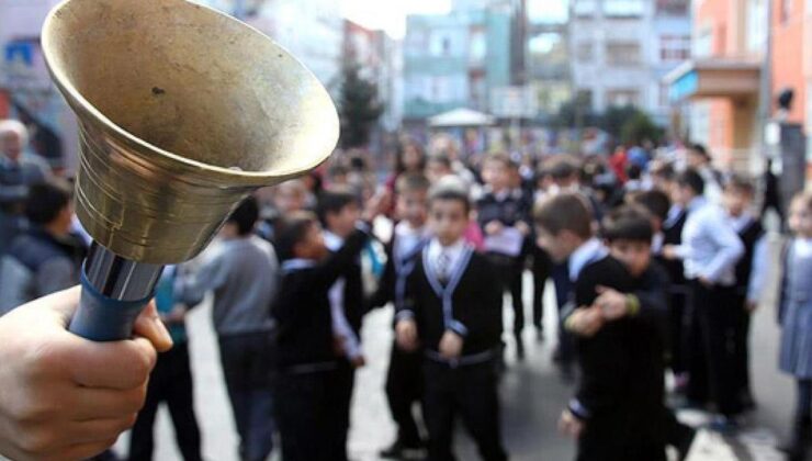 Okul Kıyafetlerinde Yeni Dönem Başladı: MEB’den Okul Kıyafetlerine Arma Zorunluluğu Kararı!