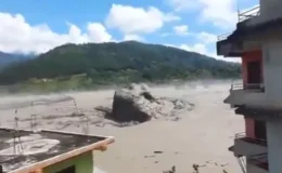 Himalayalar’da Buzul Koptu Dev Kaya Sürüklendi: Nepal’deki Sel Felaketinde Bilanço Ağırlaşıyor
