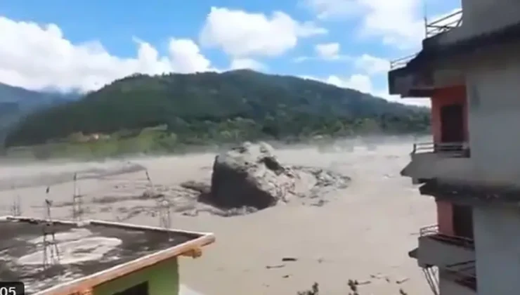 Himalayalar’da Buzul Koptu Dev Kaya Sürüklendi: Nepal’deki Sel Felaketinde Bilanço Ağırlaşıyor