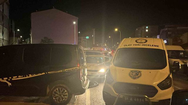 Niğde’de Korkunç Olay: Yol Kenarındaki Araçta Bir Ölü, Bir Ağır Yaralı