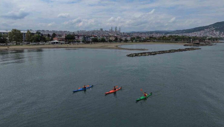Karadeniz’de Yaz Sezonunun Yeni Favorisi: Akyazı Plajı Tatilcilerin Akınına Uğruyor
