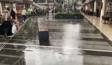 Rize’de Kuvvetli Yağış Sonrası Yollar Su Altında Kaldı