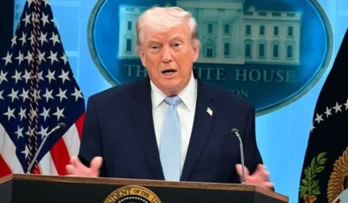 Las Vegas Mitinginde Çirkin Hakaret: Trump Kazanan Müslüman Rakibine Canlı Yayında Küfretti!