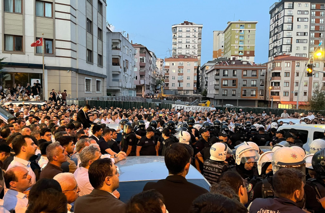 İstanbul’da Hareketli Dakikalar: Ümraniye’deki Cemaat Merkezine Polis Baskını