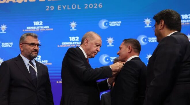 Siyasette Sıcak Gelişme: Koyulhisar Belediye Başkanı AK Parti Saflarına Katıldı.