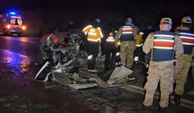 Gaziantep’te Katliam Gibi Kaza: Servis Midibüsü ile Otomobil Çarpıştı! Çok Sayıda Ölü ve Yaralı Var.