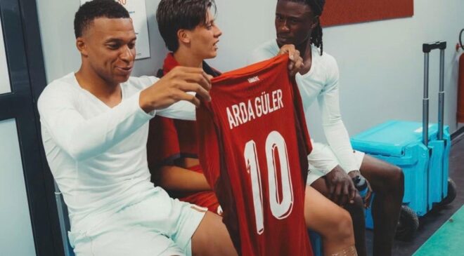 Geceye Damga Vuran Fotoğraf! Mbappe’nin Arda Güler Formasına Bakışı Gündem Oldu
