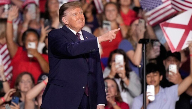 Donald Trump Mitingde Dikkat Çeken Ekonomik Vaadini Yineledi.