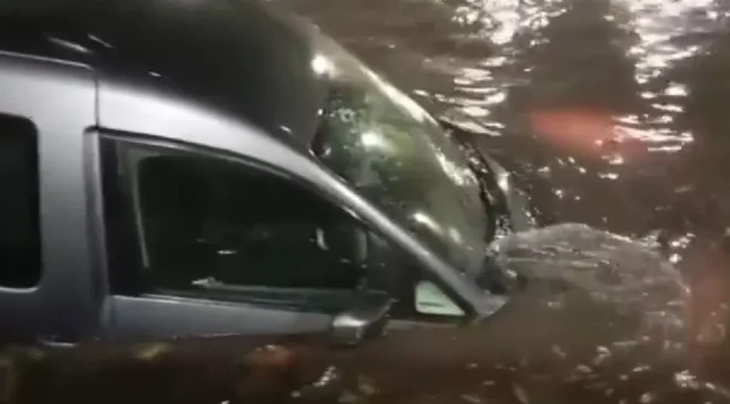 İstanbul’da Gece Başlayan Şiddetli Sağanak Hayatı Felç Etti.