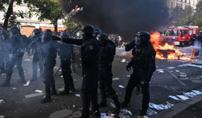 Paris Savaş Alanına Döndü: Eğitim Protestolarında Sokaklar Karıştı.
