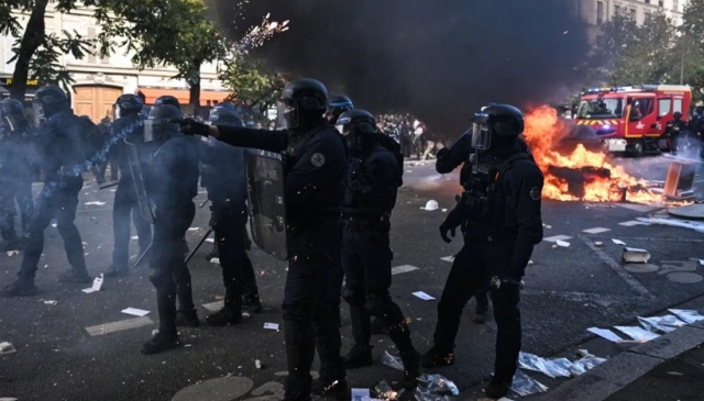 Paris Savaş Alanına Döndü: Eğitim Protestolarında Sokaklar Karıştı.