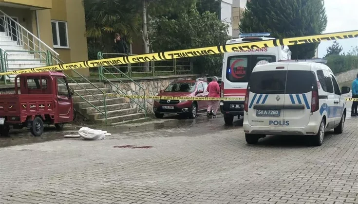 Eski Komşusuyla Tartışan Adam Son Eşyalarını Alırken Katledildi.